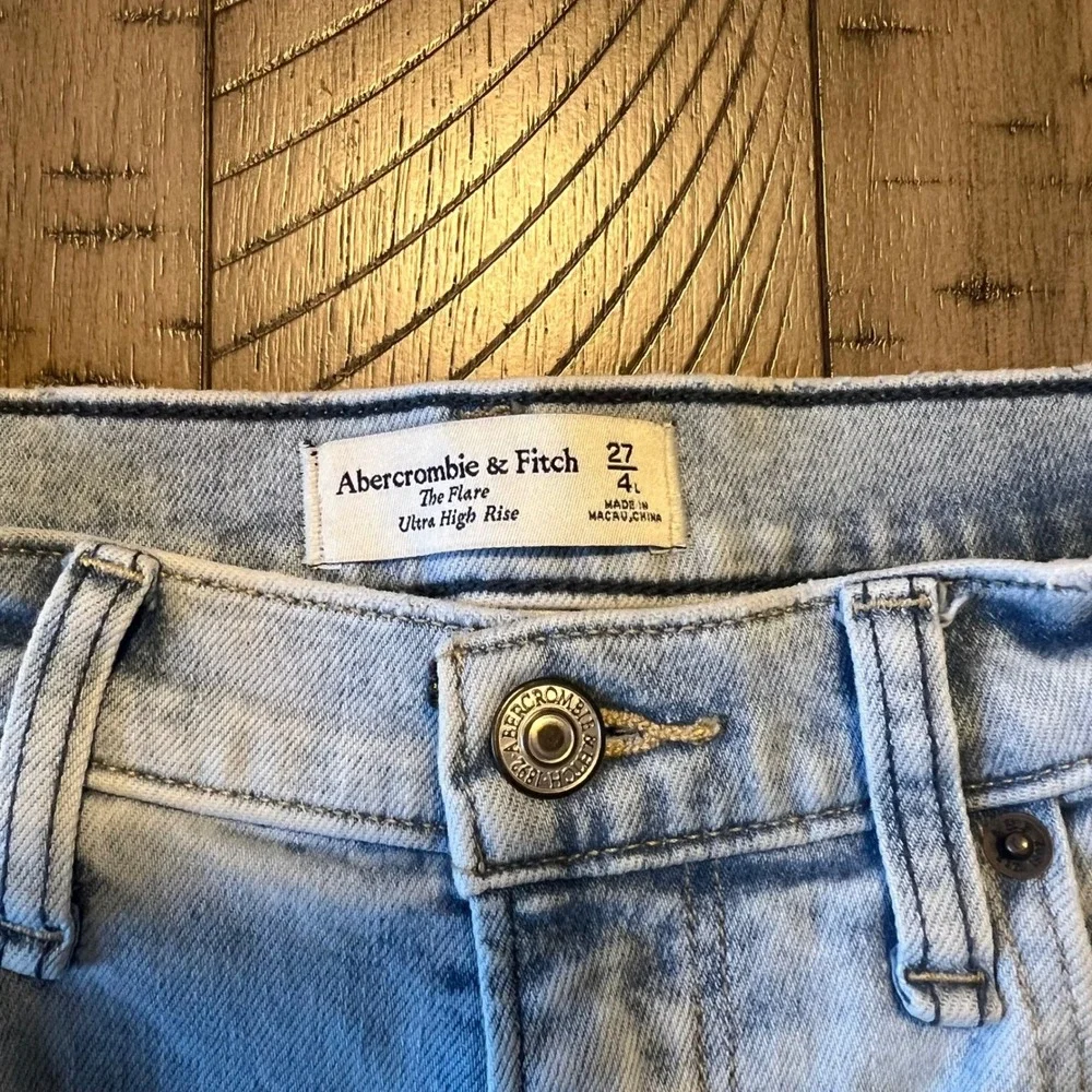 Abercrombie Fitch The Flare Ultra High Rise Light Wash Denim Jeans Size 27 - Picture 7 of 10